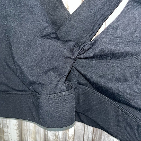 Fabletics Black Keyhole Cross Sports Bra - Picture 2 of 3